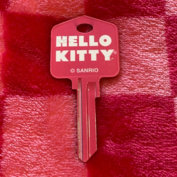 New Hello Kitty house key - Picture 2 of 5